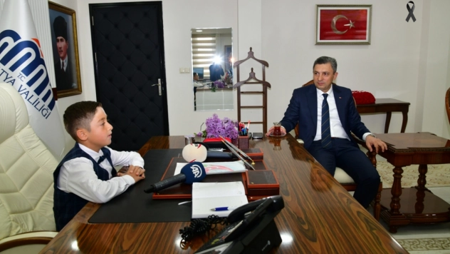 23 Nisan Valimiz Tarık Boztepe Sağlam ve Güvenli Evler Yapılsın