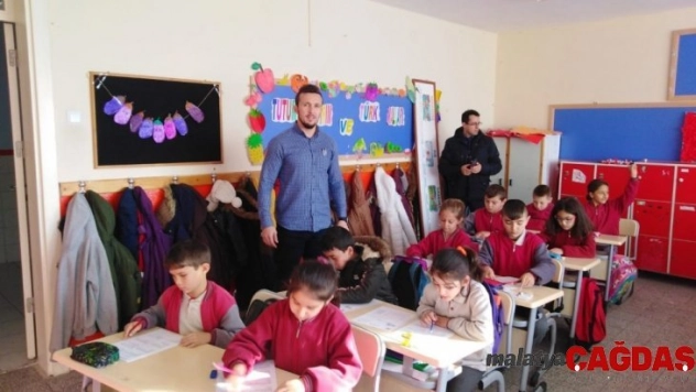 3 bin 500 öğrenci 4'er kitap okuyacak