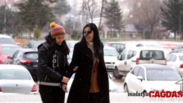 3 kilo 894 gram esrarla yakalanan kadın tutuklandı