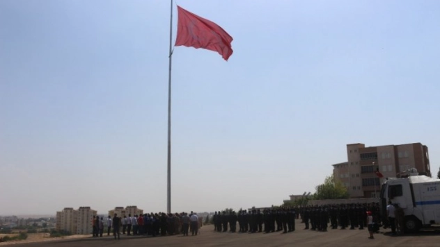 30 Ağustosta göndere Türk Bayrağı çekildi