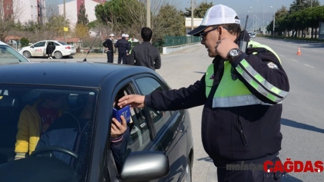 327 aranan şahıs yakalandı, 140 silah ve 20 milyonluk kaçak mal ele geçirildi