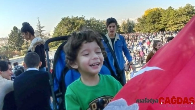 3,5 yaşında kendi kendine İngilizce öğrendi