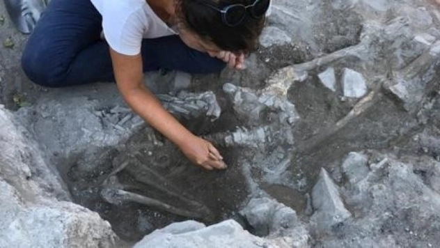 4 bin yaşında insan ve köpek iskeleti bulundu, makalesi ses getirdi