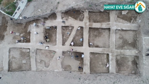 4 bin yıllık toprak kalede arkeolojik kazı