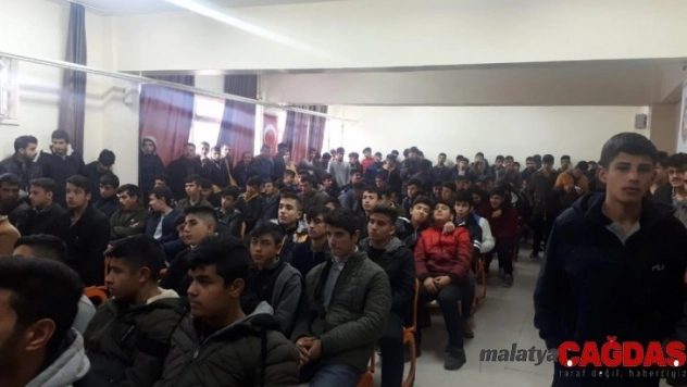 4 yıl önce mezun olduğu okulda avukat olarak söyleşiye katıldı