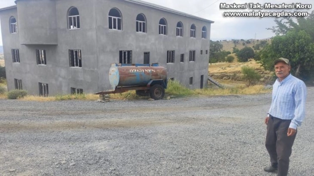 4 yıl önce temeli atılan ve henüz tamamlanamayan caminin yapımı için yardım talebi