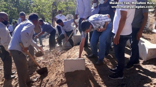 48 gün sonra bulunan kemikler, kayıp Hasan Dede'ye ait çıktı, köyünde defnedildi