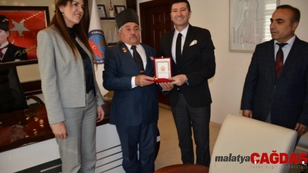 5 gaziye milli mücadele madalyası ve beratı