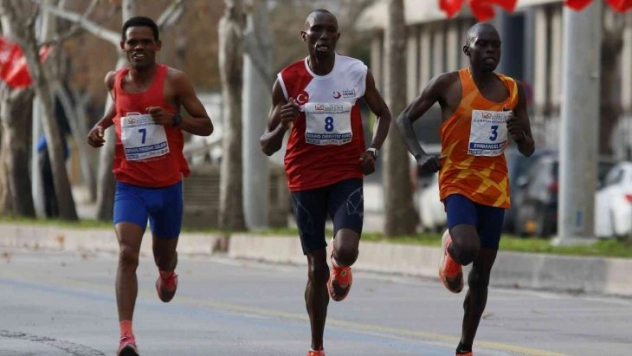 5 Ocak Adana Kurtuluş Yarı Maratonu tamamlandı