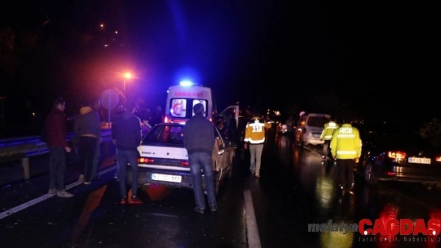 5 otomobil birbirine girdi: 4 yaralı