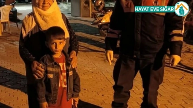 5 yaşındaki Yusuf 'Ben devletime bağış yapacağım' dedi, 10 TL'sini verdi