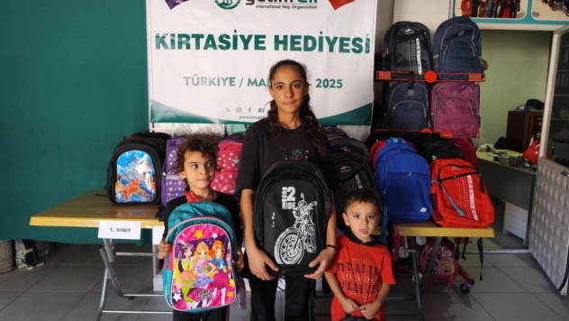 50 öğrenciye kırtasiye seti dağıtıldı