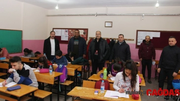 500 öğrenci deneme sınavında ter döktü