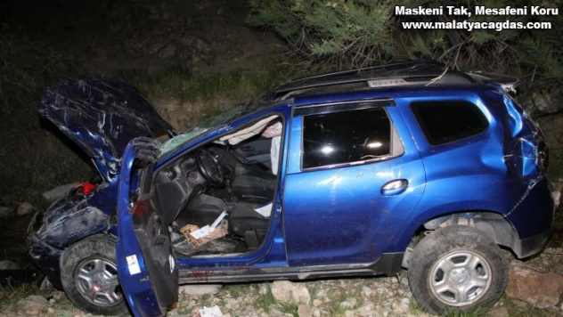 60 metreden dereye yuvarlandı, sürücü yaralı kurtuldu