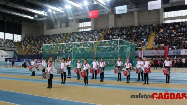 60. Yıl Atletizm Şampiyonası'nda miniklerden kıyasıya mücadele