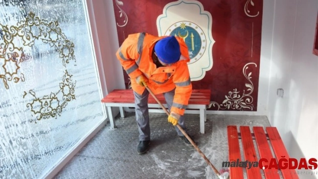 6K Akıllı Duraklarda temizlik çalışması