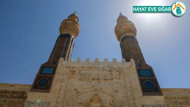 7 asırlık  Gök Medresede sona gelindi