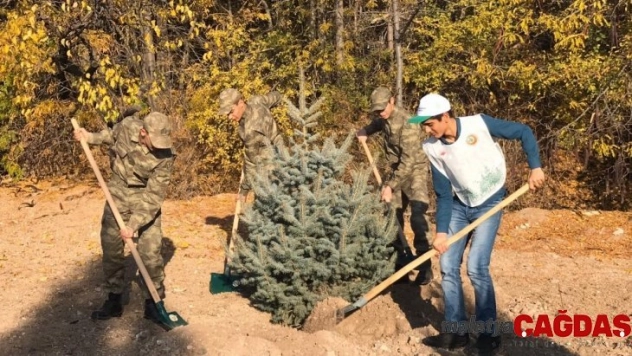 81 çocuk Anıtkabir'de 'geleceğe nefes' oldu