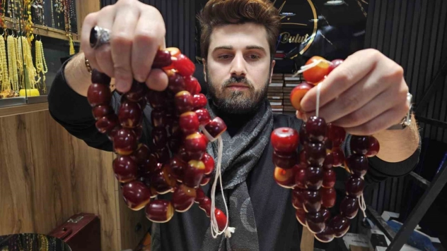 90 bin dolarlık 600 parça tarihi Osmanlı kehribarı, ustaların elinde yeniden şekillenecek