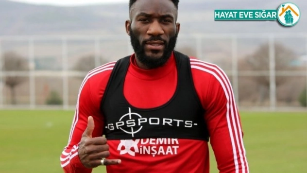 Aaron Appindangoye: 'Futbolu çok özlüyorum'