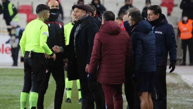 Abdullah Avcı kırmızı kart gördü