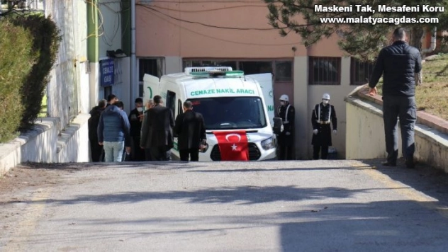 Acılı ailelerin adli tıp önündeki acı bekleyişi sürüyor