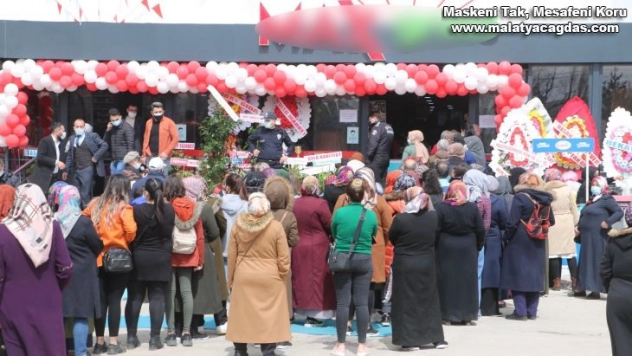 Açılışında izdiham çıkan markete kapatma cezası