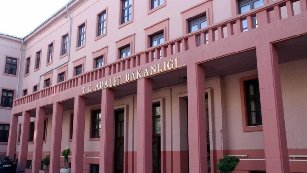 Adalet Bakanlığı'ndan Dev Personel Alımı: Başvurular 1 Ağustos'ta