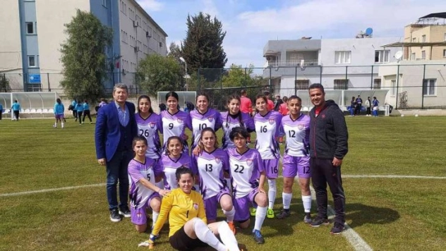 Adana 01 Kadın FK, ilk maçında 5-0 galip geldi