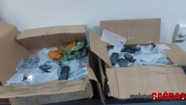 Adana'da 418 kaçak cep telefonu ele geçirildi