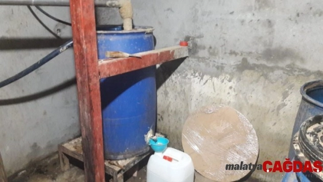 Adana'da bin 255 litre kaçak içki ele geçirildi