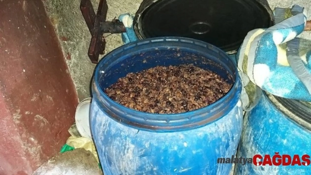 Adana'da bin 290 litre kaçak içki ele geçirildi