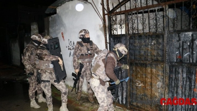 Adana'da DEAŞ operasyonu: 5 gözaltı