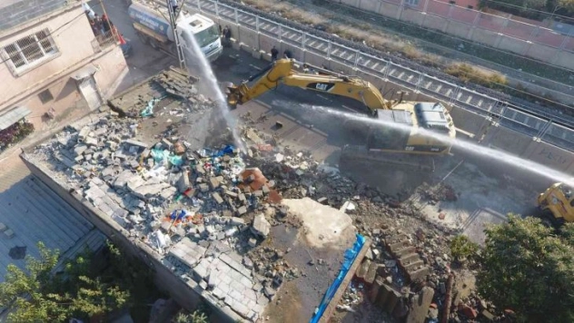 Adana'da kentsel dönüşümde yıkım başladı