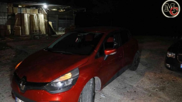 Adana'da seyir halindeki otomobile çapraz ateş açıldı: 1 ölü, 1 yaralı