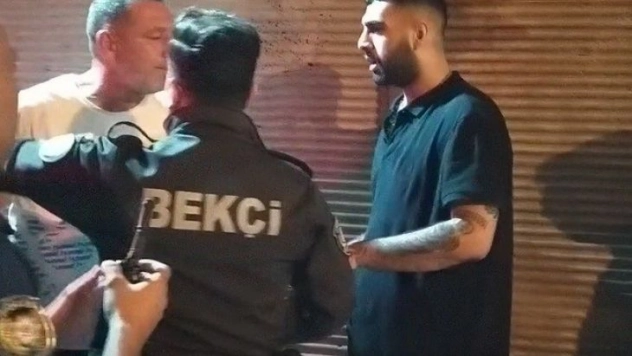 Adana'da trafik kazası yaptıktan sonra karşı tarafın sürücüsünü bıçakladılar