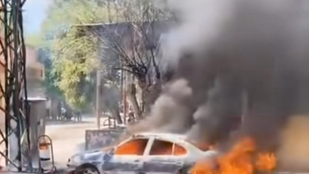 Adana'da trafo patlaması: Araç küle döndü