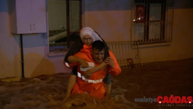 Adana'ya 24 saatte metrekareye 253 kilogram yağmur düştü