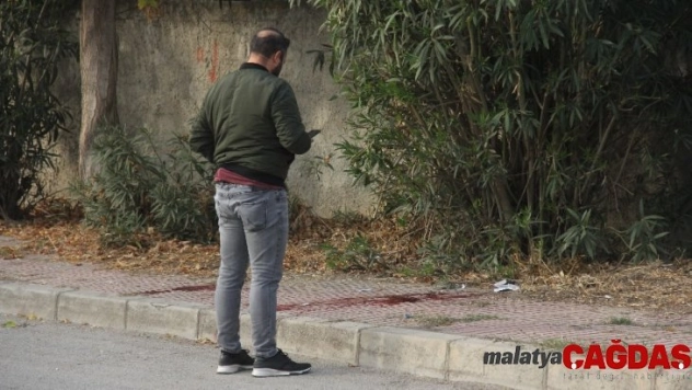 Adana'da boğazından bıçaklanmış kadın bulundu