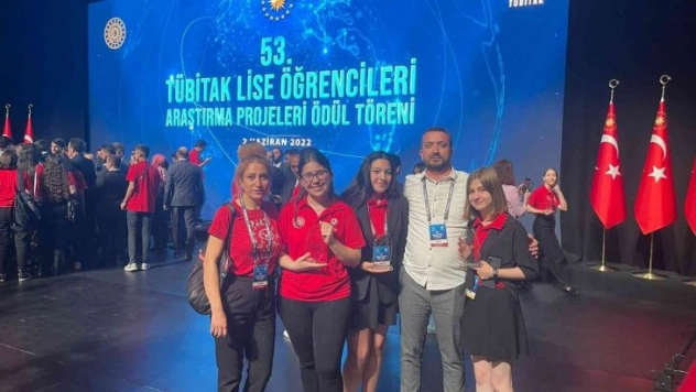 Adanalı öğrencilerden çifte başarı