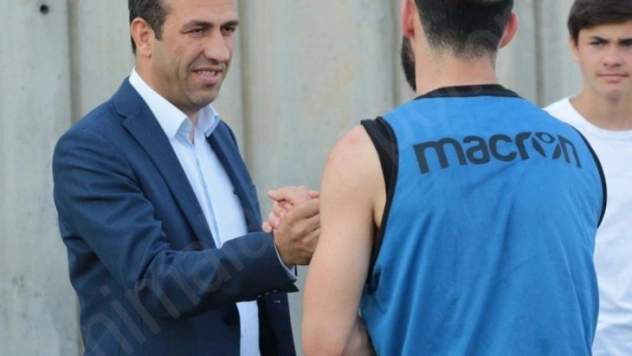 Başkan Gevrek, Bir kaç oyuncuyla resmiyete yakınız