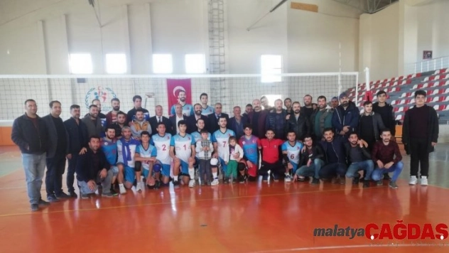 Adilcevaz'ın voleybol takımı kadrosunu güçlendirdi