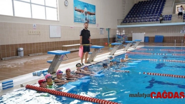 Adıyaman Belediyesi kış spor okullarında yüzme kursu eğitimleri başladı