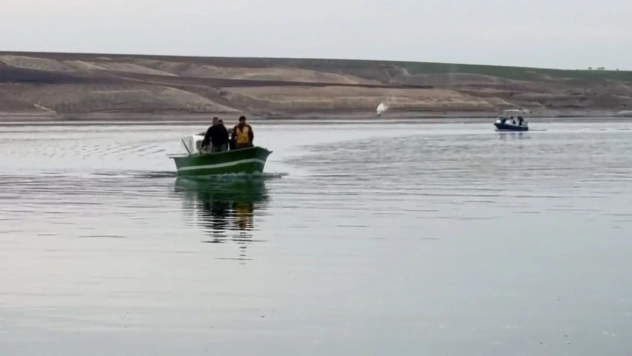 Baraj gölünde tekne alabora oldu: 5 kişiden 1'i kayıp