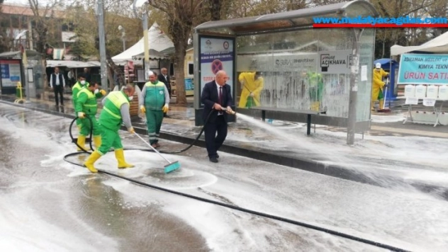Adıyaman'da cadde ve sokaklar köpüklendi