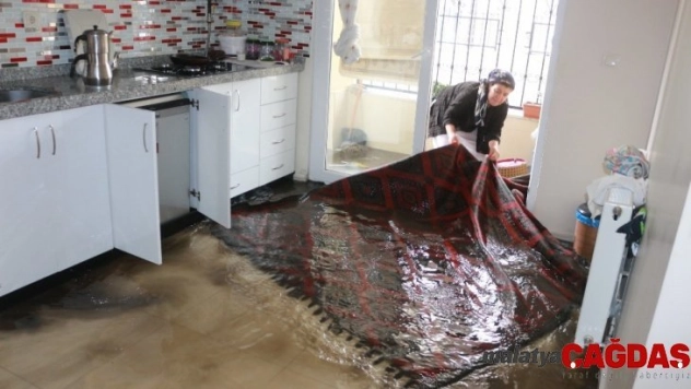 Adıyaman'da evleri lağım suyu bastı