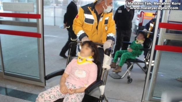 Adıyaman'da iki otomobil çapıştı: 9 yaralı