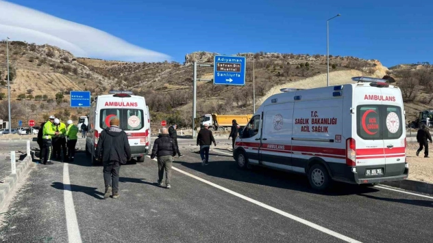 Adıyaman'da iki otomobil çarpıştı: 4 yaralı