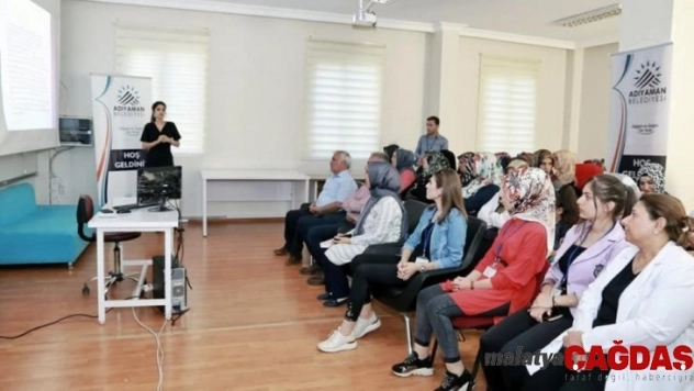 Adıyaman'da kursiyerlere çocuk gelişimi anlatıldı