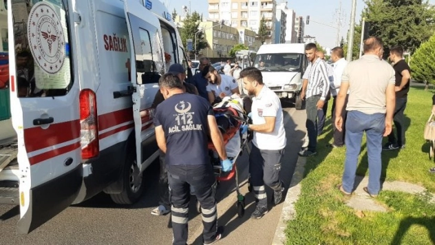 Adıyaman'da otomobil ile minibüs çarpıştı: 9 yaralı